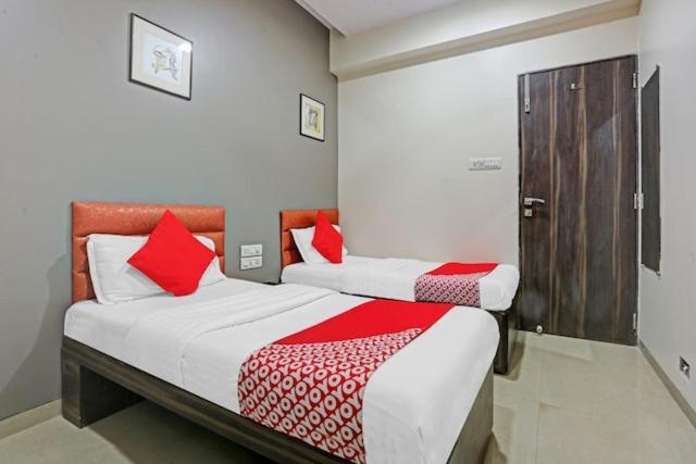 Hotel Amfahh - Andheri West Railway Station 뭄바이 외부 사진