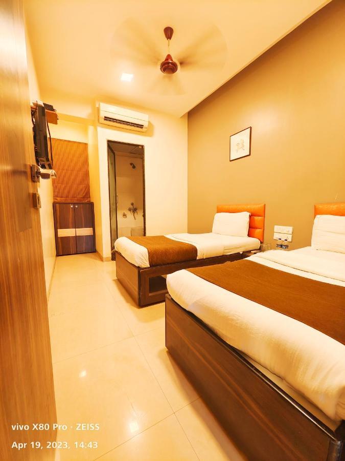 Hotel Amfahh - Andheri West Railway Station 뭄바이 외부 사진