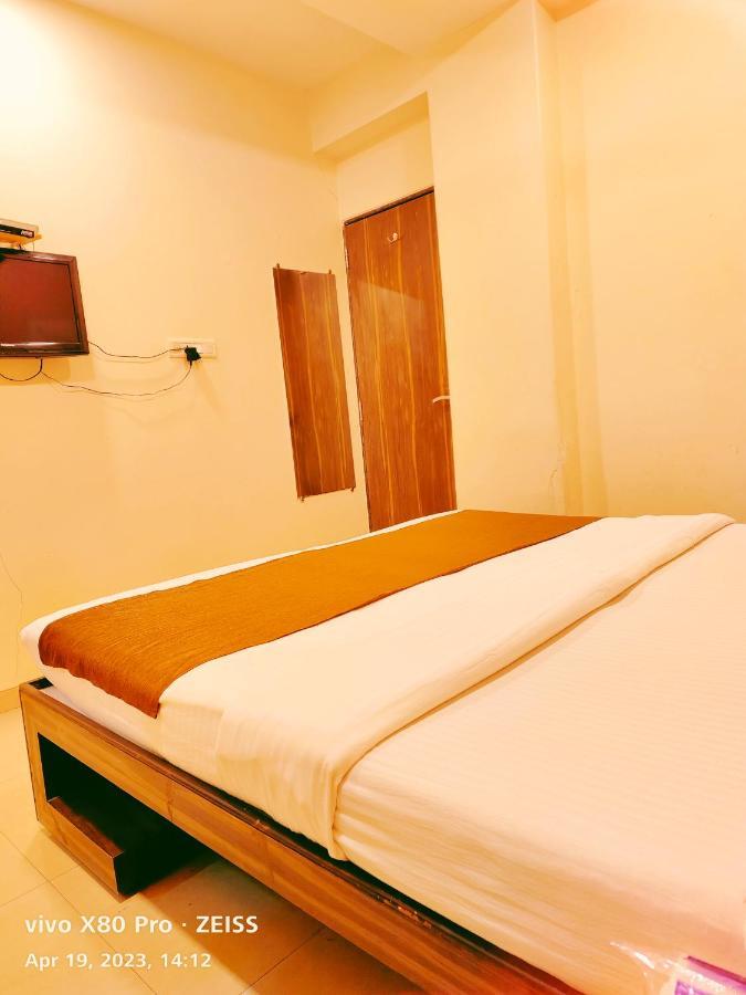 Hotel Amfahh - Andheri West Railway Station 뭄바이 외부 사진